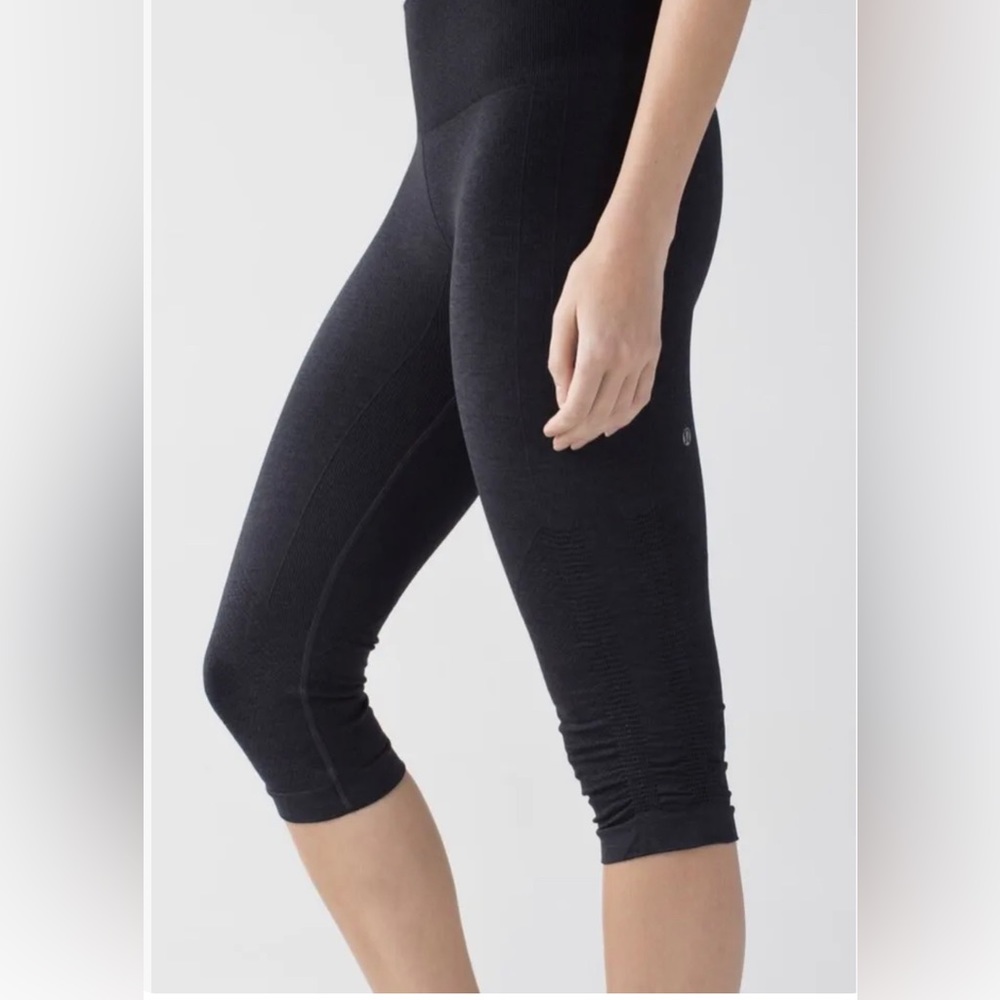 Lululemon In the flow crop leggings.